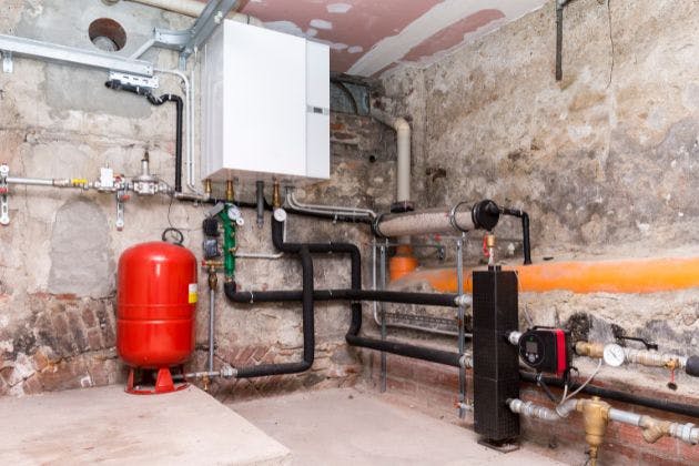 Frozen condensate pipe: how to spot it and thaw it safely