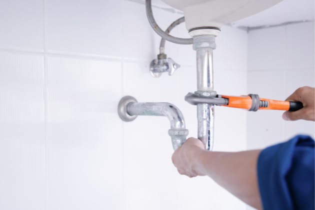 Before the Plumber Gets There: Essential Emergency Tips